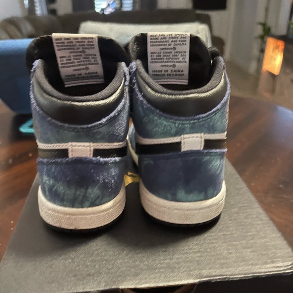 Jordan 1 Mid